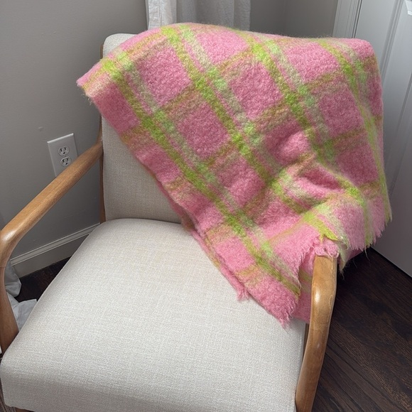 Donegal Design Hand Woven Mohair Throw - Picture 2 of 7